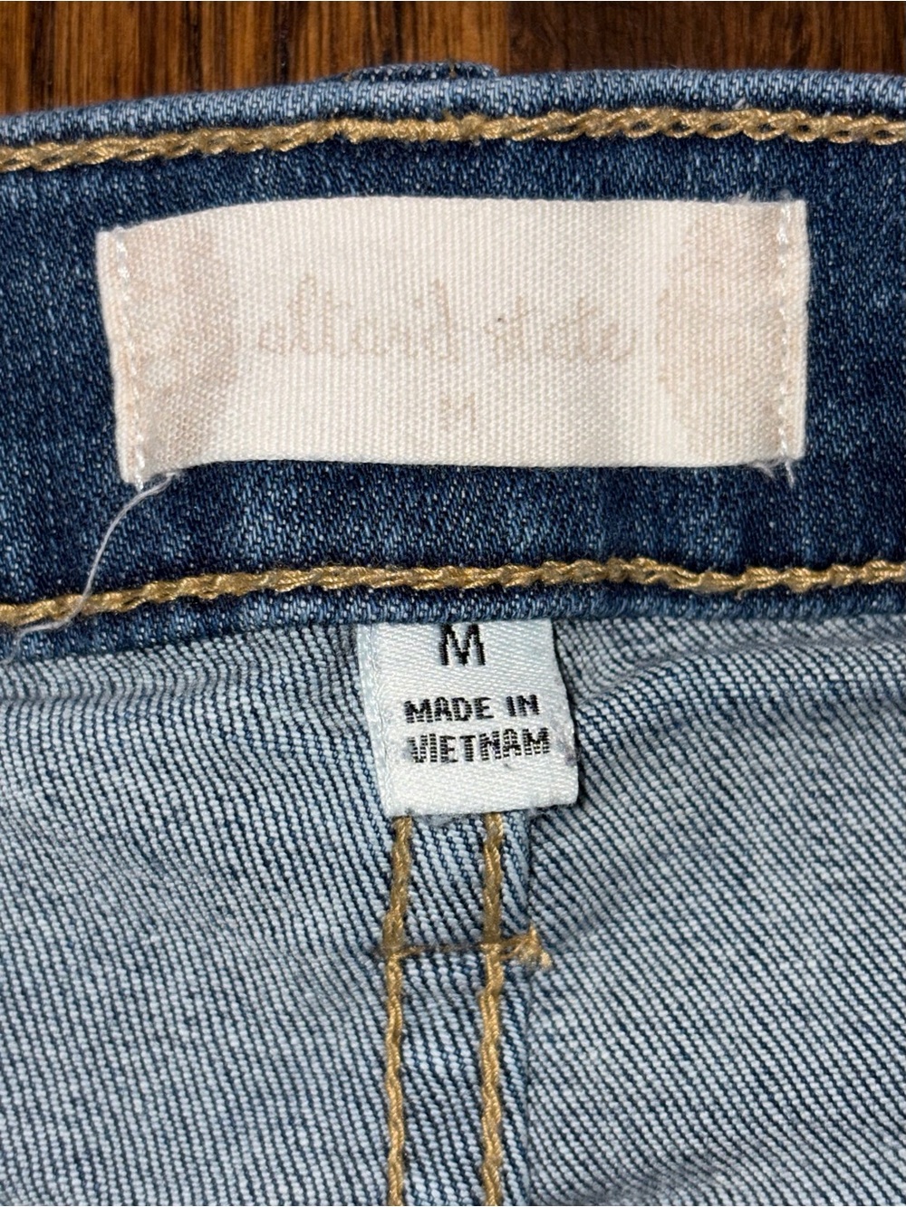 Altar'd State High Rise Denim Mini Shorty
Shorts Size M 2” Inseam